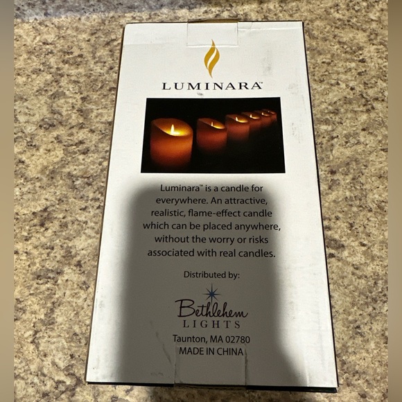 Luminara Bergundy Flameless Candle Cinnamon Scented with Timer 4x9 Red Christmas - Picture 4 of 5